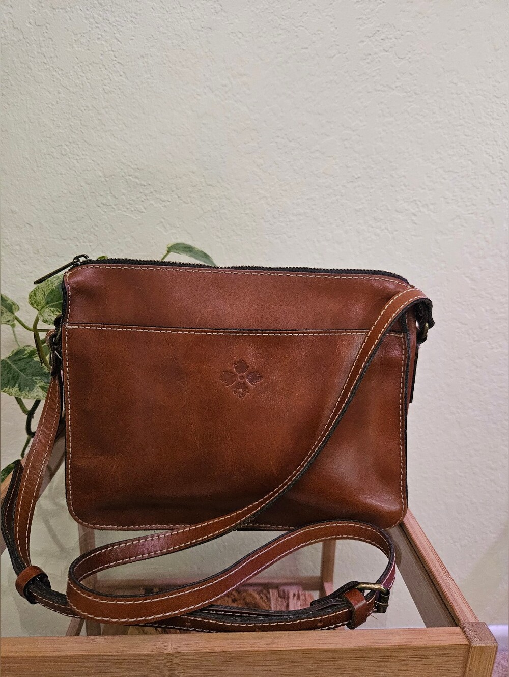 Patricia Nash Nazaire top Zip leather Cross body purse.